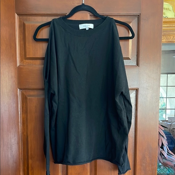 John + Jenn cold shoulder sweater black size small - Picture 1 of 6
